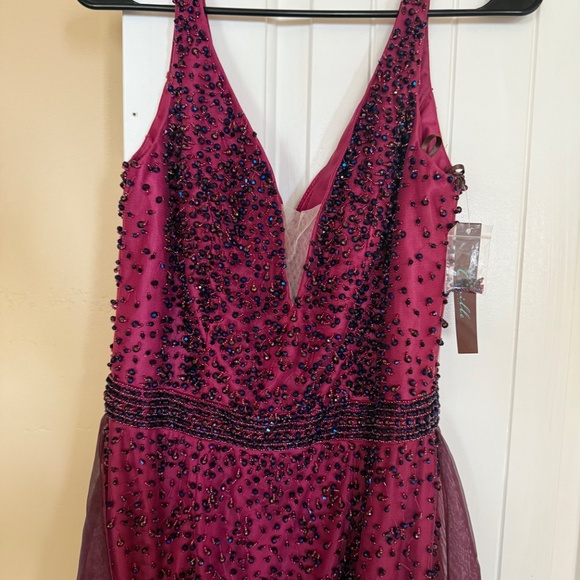 New Burgundy Prom Dress with attached Train - Picture 5 of 5